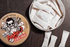 sachets de nicotine snus de la marque PABLO dans une boite