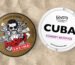 Boites de snus Pablo et Cuba posées sur le sable
