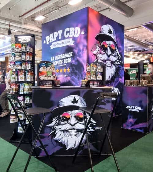 Salon Losangexpo 2025 - Stand PAPY CBD avec comptoirs lumineux et présentoirs de produits CBD